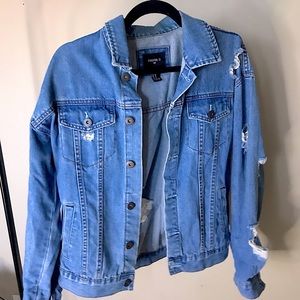 FOREVER 21 Men’s Distressed Denim Jacket